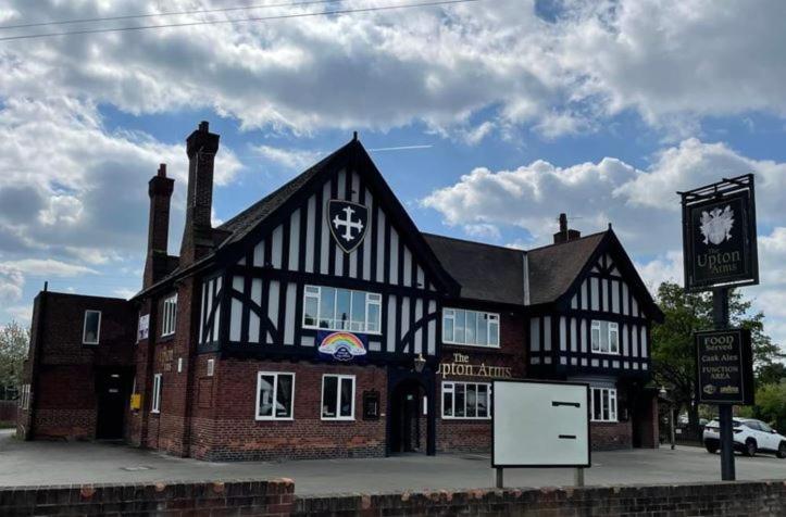 Upton Arms Hotel Pontefract Buitenkant foto