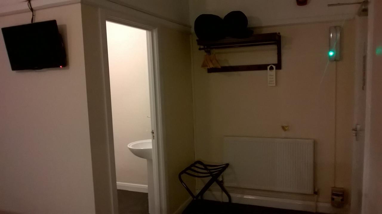 Upton Arms Hotel Pontefract Buitenkant foto
