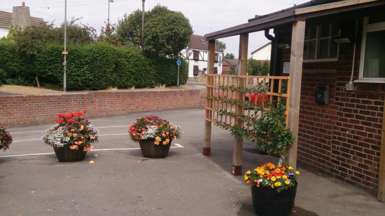 Upton Arms Hotel Pontefract Buitenkant foto